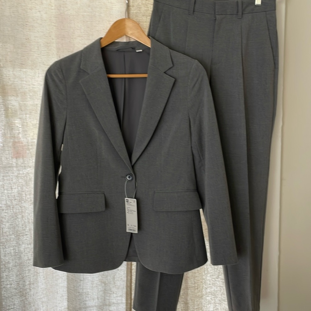 GU washable pants suit